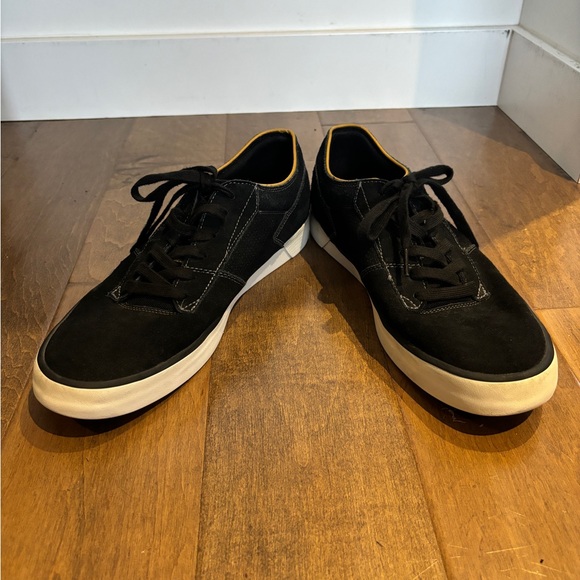 Volcom Sneakers - Picture 2 of 9